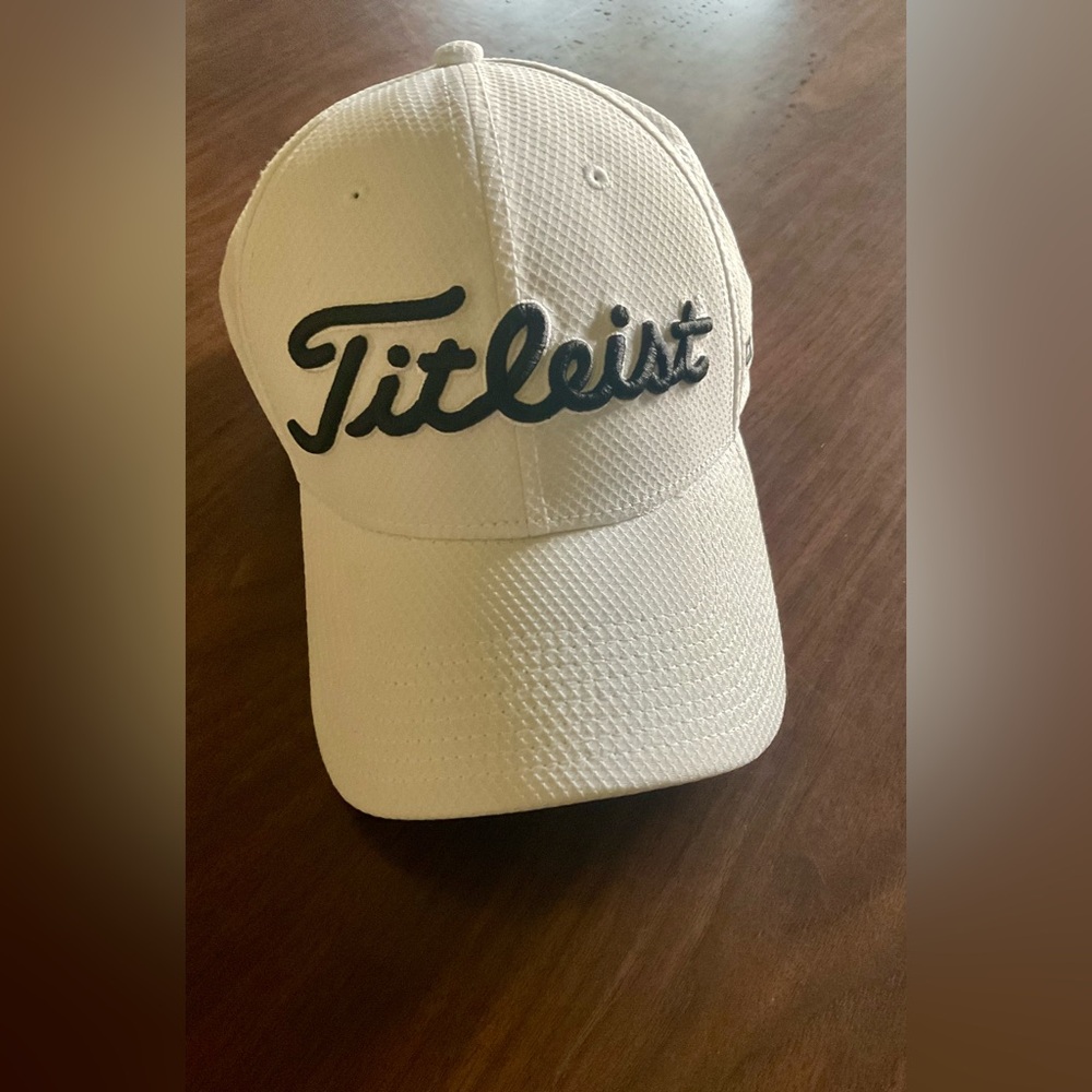 Titleist  Pro V1 White Golf Cap size S/M